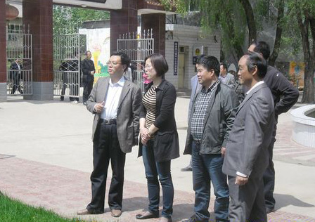 定西市一中校长盛淑兰一行深入西江镇中心小学调研指导工作
